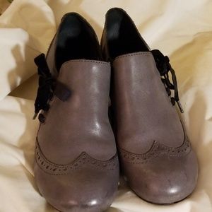 Womens Born Gray Shoes Size 9